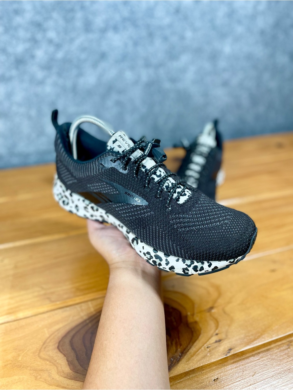 Brooks Revel 5 Womens 9.5 B Black White Leopard Oreo Running Shoes 1203611B095 - Picture 16 of 16